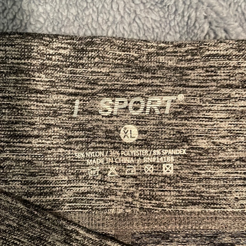 Gently worn. I sports pants. Size XL.